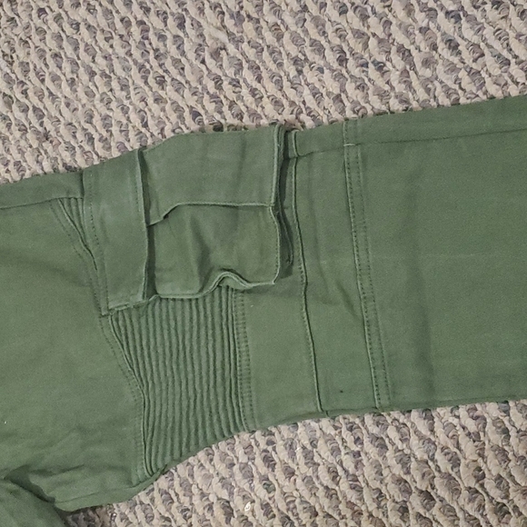 Army green cargo pants - Picture 3 of 7